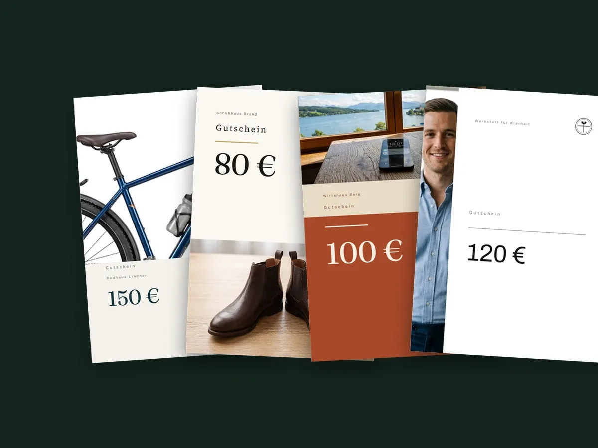 Vier gefächerte Gutscheinkarten aus Kartuu für vier erfundene Läden, mit Fahrrad, Schuhen, Seeblick und einem Porträt als Motiv, über 150, 80, 100 und 120 Euro